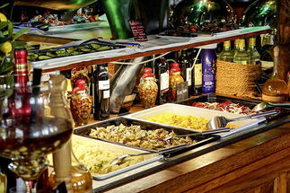 Blick das Beilagen-Buffet